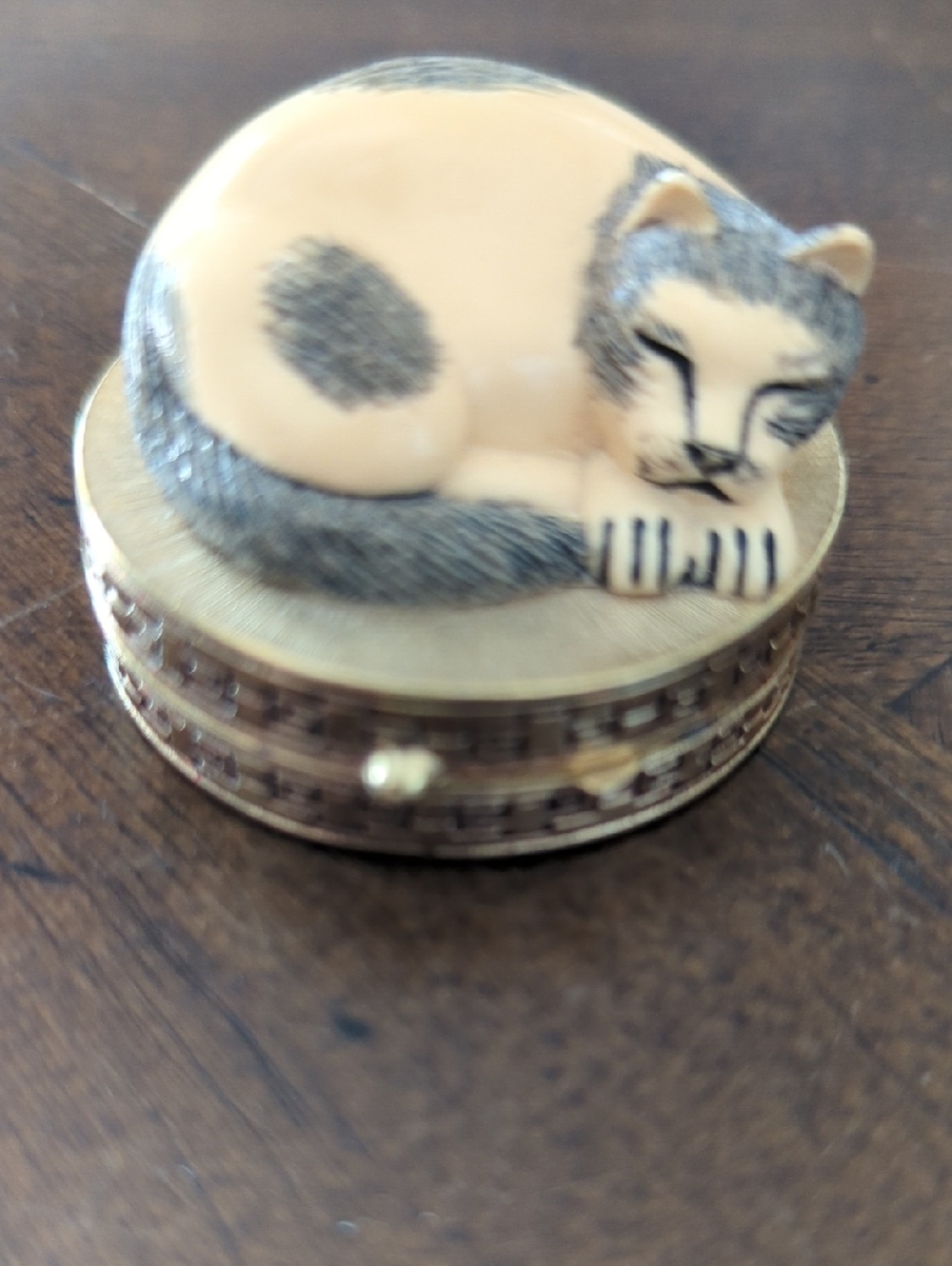 Vtg 1982 Estee Lauder Contented Cat Solid Perfume Compact Empty Trinket Box